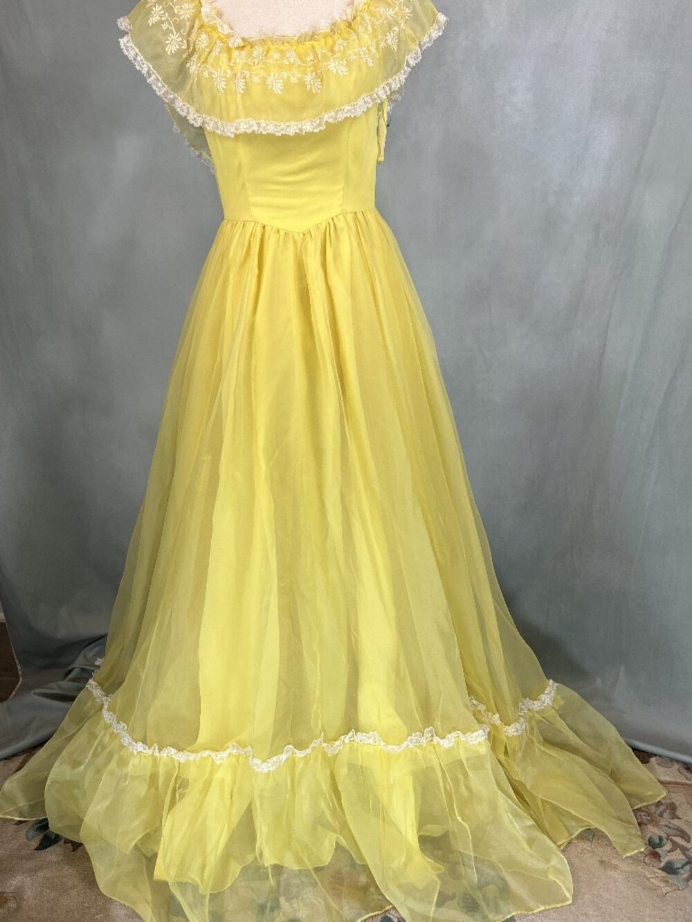 VTG 60's-70's Yellow  Organza Formal Gown Ruffled Embroidered Lace Trim Size XXS